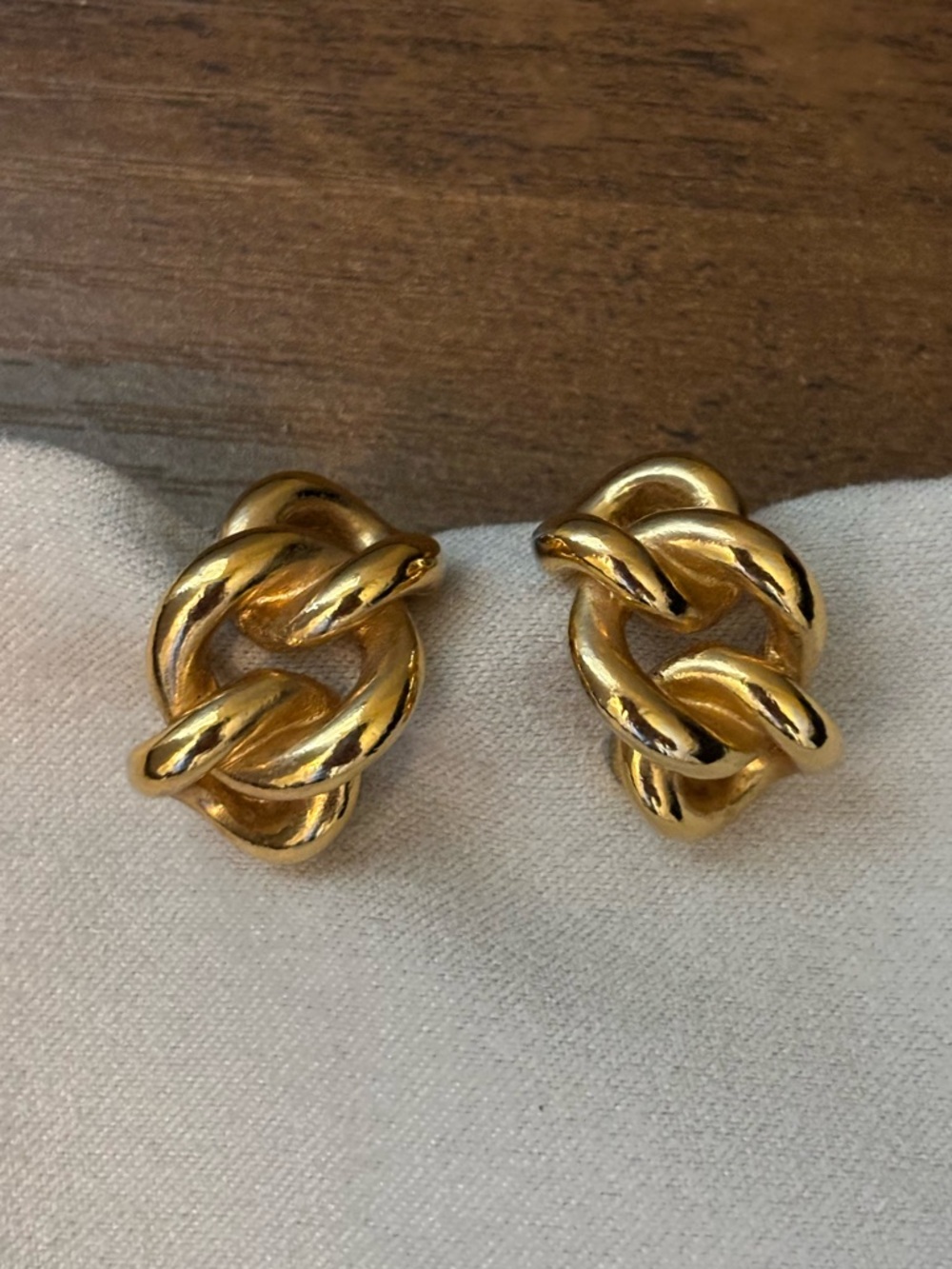 Vintage Signed Christian Dior Gold Tone Polished Chain Clip-On Earrings